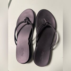 OLUKAI Aka Women’s Flip Flop Sandals